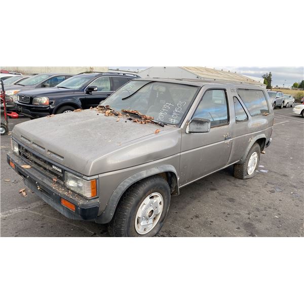 1987 Nissan Pathfinder XE