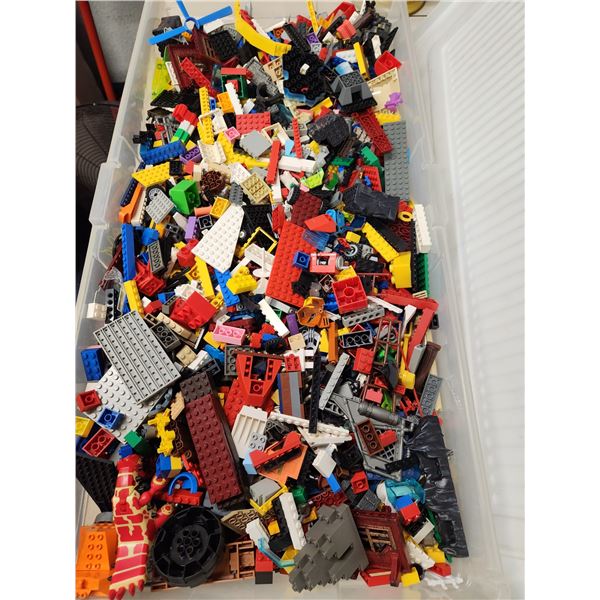 Large Tub of Lego/Mega Block Mix