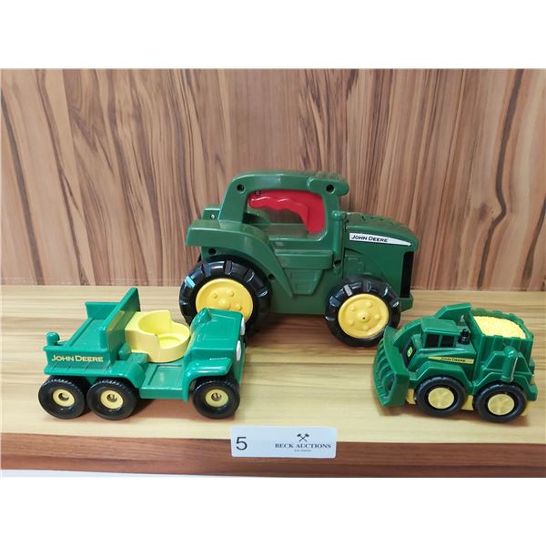 John Deere Collectable Flash Light & 2 John Deere Collectable Vehicles