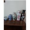 Image 1 : 5 Pieces Oriental Pottery/Porcelain Pieces