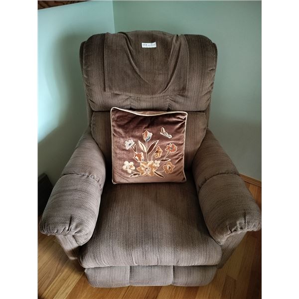 LazyBoy Recliner with Broken Handle Beck Auctions Inc.