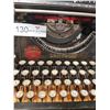 Image 5 : Underwood Antique Typewriter