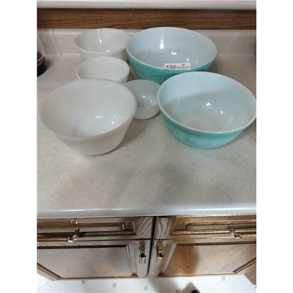 6 Vintage Pyrex Mixing Bowls