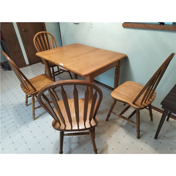 Kitchen Table & 4 Chairs 30 High x 48 Long x 36 Wide Beck Auctions Inc.