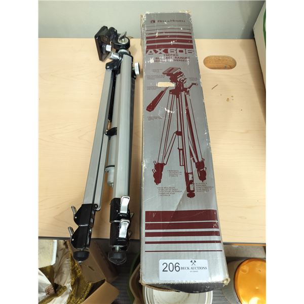 Bell & Howell AX606 Tripod
