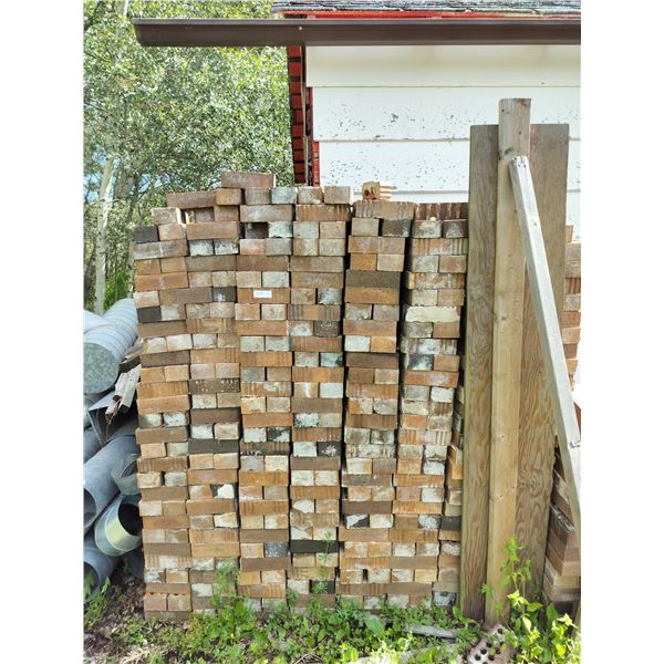 Large Assortment of Bricks (Approx 650)