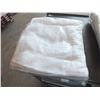 Image 1 : 12 White Face Cloths