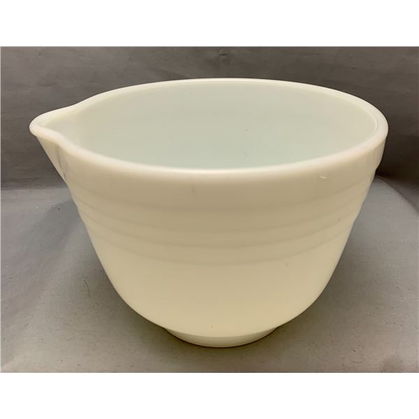 Pyrex Hamilton Beach Batter/Mixing Bowl with Spout