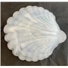 Image 3 : Mid-century Modern Art Glass 1960s Seashell Candy Dish Milky White