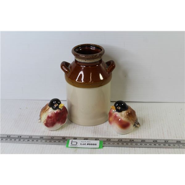 Crock w/Handles - Vintage Robin Salt & Pepper Shakers