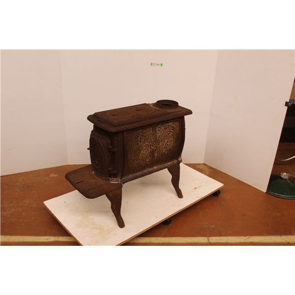 *Northland Beaver Antique Cast-Iron Wood Stove on Legs - 14  x 29  x 23 h