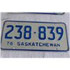 Image 2 : Pair of 1976 Saskatchewan License Plates