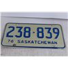 Image 3 : Pair of 1976 Saskatchewan License Plates