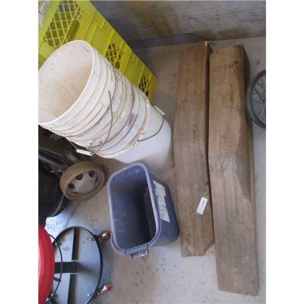 (4) 5 Gallons Pails, Wooden Car Ramps (Offsite)