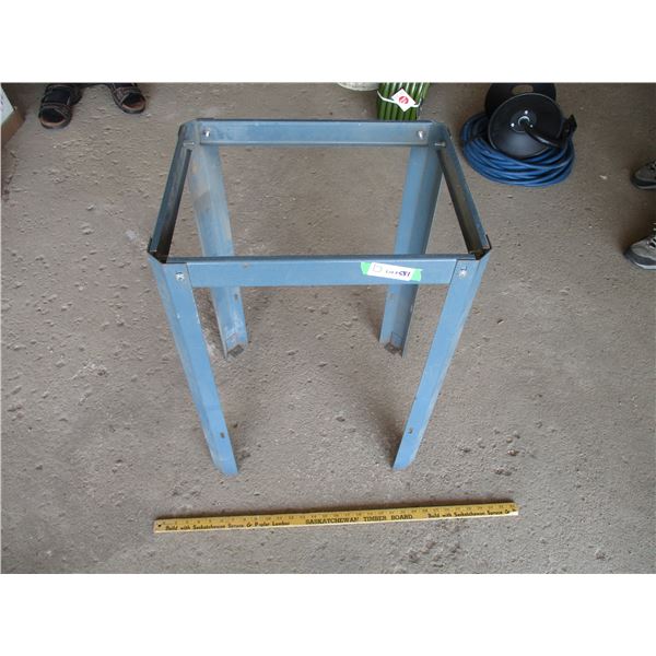 Metal Stand ((15 x 20 x 28 ) (Offsite)