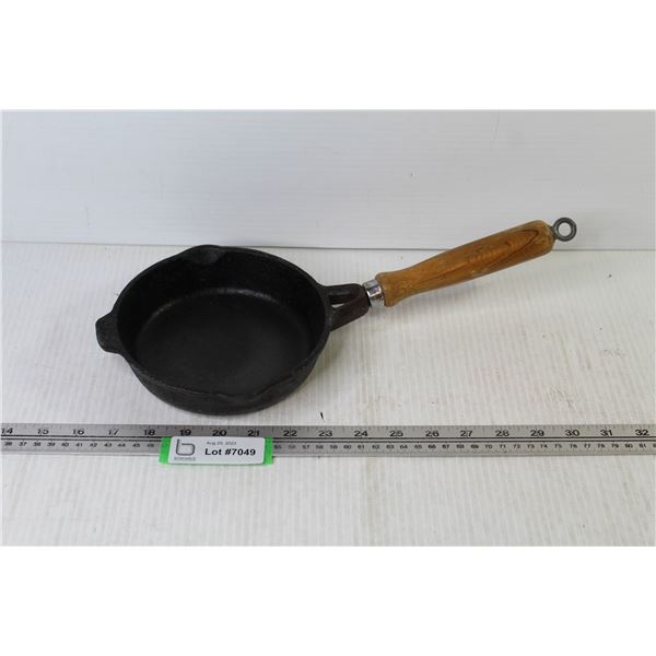 Taiwan #2 Cast Iron Frying Pan w/Wooden Handle