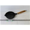 Image 1 : Taiwan #2 Cast Iron Frying Pan w/Wooden Handle