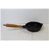 Image 5 : Taiwan #2 Cast Iron Frying Pan w/Wooden Handle