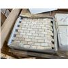 Image 3 : PALLET CRATE OF ASSORTED SIZES OF IVORY SPLIT FACE & IVORY FLAT MOSAIC TILE