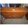 Image 1 : vintage suitcase