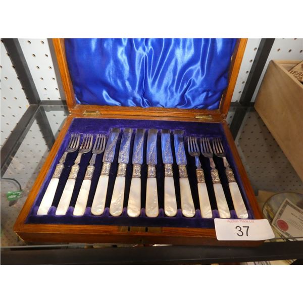 silverware set in box