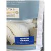 Image 2 : Sterns & Foster All Season White Goose Down Duvet Queen