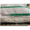 Image 2 : Lot of 2 Calvin Klein King Size Pillows