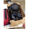 Image 2 : 2 DOT HELMETS XL AND MEDIUM WITH GEARS GAS TANK BAG