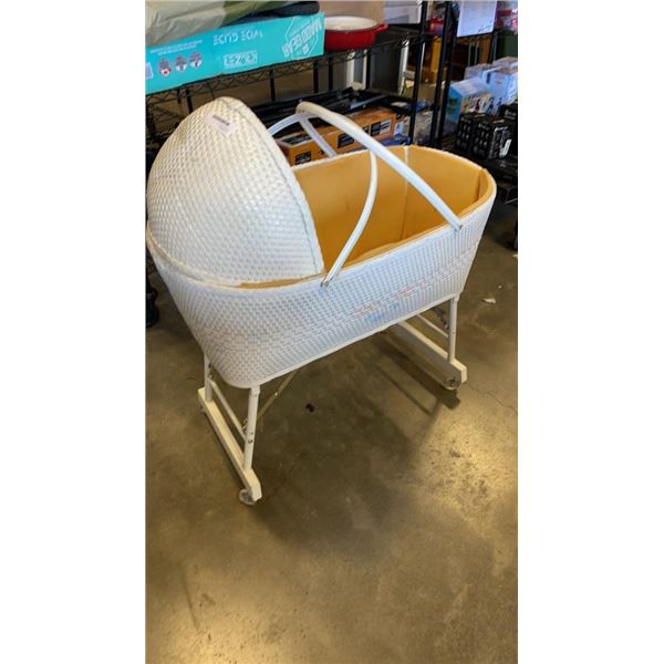 WICKER BASSINET