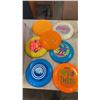 Image 2 : BOX OF 50 COLLECTIBLE FRISBEES