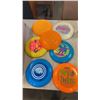 Image 2 : BOX OF 50 COLLECTIBLE FRISBEES