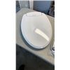 Image 2 : BRONDELL NON ELECTRIC BIDET TOILET SEAT