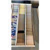 Image 10 : LARGE BOX OF 80's AND 90's ESTATE BASEBALL CARDS