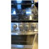 Image 2 : GE ELECTRIC GLASSTOP RANGE OVEN WORKING 24" WIDE