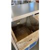 Image 2 : 8 CUBBY CUBICLE SHELF WITH BASKETS