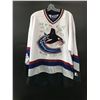 Image 1 : VANCOUVER CANUCKS TEAM SIGNED STARTER JERSEY (GCG HOLO)