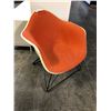 Image 2 : HERMAN MILLER EAMES MAGENTA/ORANGE LOW WIRE BASE ARMCHAIR