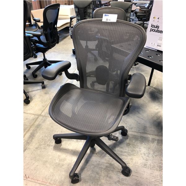 HERMAN MILLER AERON GRAPHITE FULLY ADJUSTABLE GAMING CHAIR (SIZE B), RETAIL VALUE $1,805.00 CAD