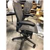 Image 2 : HERMAN MILLER AERON GRAPHITE CHAIR (SIZE B), RETAIL VALUE $1,754.00 CAD