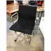 Image 1 : HERMAN MILLER EAMES ALUMINUM GROUP CHAIR, BLACK MANAGEMENT CHAIR, RETAIL VALUE $3,775.00 CAD