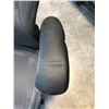 Image 2 : HERMAN MILLER AERON GRAPHITE TASK CHAIR (SIZE B) CONDITION ISSUES WITH ARMS