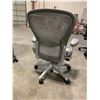 Image 2 : *L* GREY HERMAN MILLER AERON ERGONOMIC TASK CHAIR SIZE LARGE - WITH LUMBAR SUPPORT