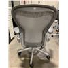 Image 2 : *L* GREY HERMAN MILLER AERON ERGONOMIC TASK CHAIR SIZE LARGE - NO LUMBAR SUPPORT