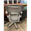 Image 2 : *L* GREY HERMAN MILLER AERON ERGONOMIC TASK CHAIR SIZE MEDIUM - WITH LUMBAR SUPPORT