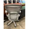 Image 2 : *L* GREY HERMAN MILLER AERON ERGONOMIC TASK CHAIR SIZE MEDIUM - WITH LUMBAR SUPPORT