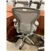 Image 2 : *L* GREY HERMAN MILLER AERON ERGONOMIC TASK CHAIR SIZE MEDIUM - NO LUMBAR SUPPORT