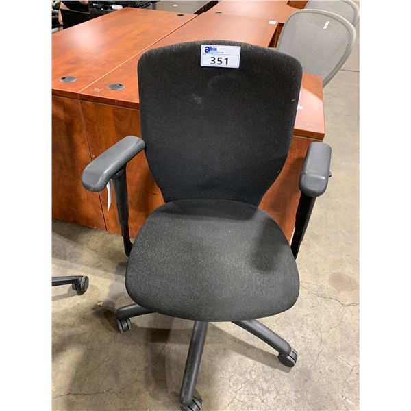 *L* BLACK ERGONOMIC TASK CHAIR WITH ARMS & ADJUSTABLE BACK