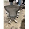 Image 2 : *L* GREY HERMAN MILLER AERON ERGONOMIC TASK CHAIR SIZE MEDIUM  - NO LUMBAR SUPPORT