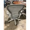 Image 2 : *L* GREY HERMAN MILLER AERON ERGONOMIC TASK CHAIR SIZE MEDIUM - WITH LUMBAR SUPPORT