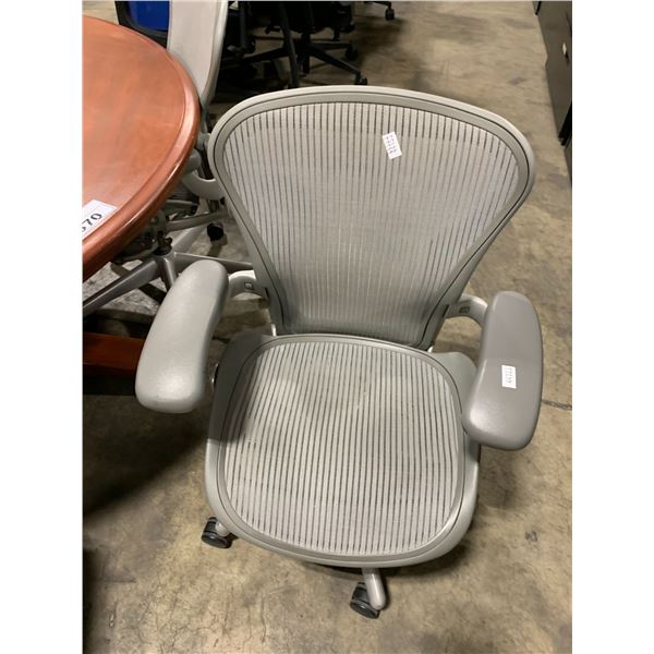 *L* GREY HERMAN MILLER AERON ERGONOMIC TASK CHAIR SIZE SMALL - NO LUMBAR SUPPORT ( BLACK MARKER ON